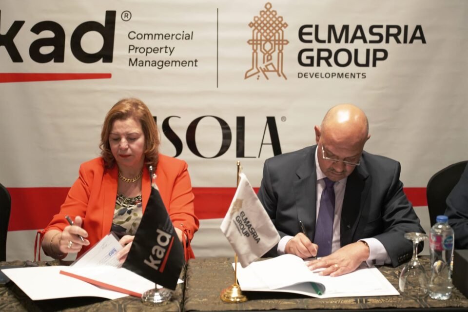 Isola Sheraton Project Management signing agreement