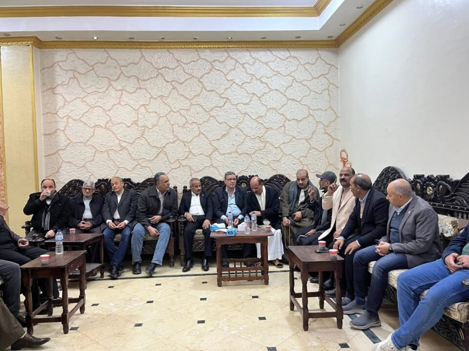 بحضور قيادات سياسية وتنفيذية.. مناقشة تطوير طريق أسيوط الجديدة خلال إفطار رمضاني